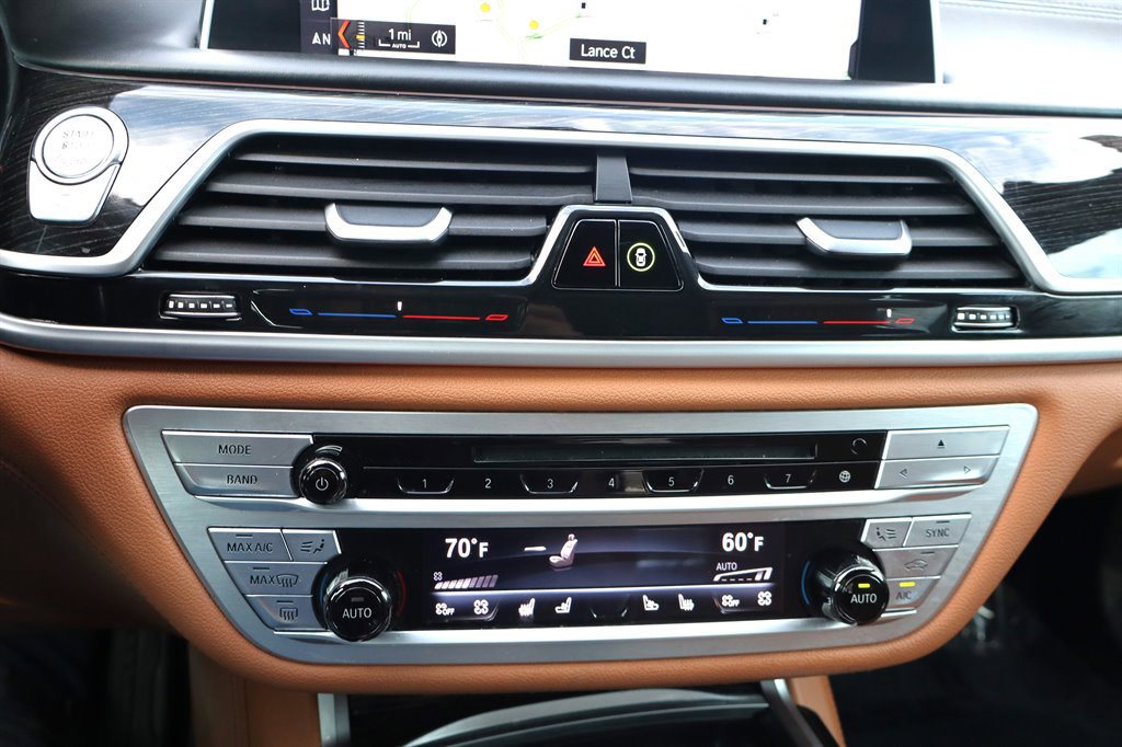 Used 2018 BMW 750i xDrive AWD/4WD image 32