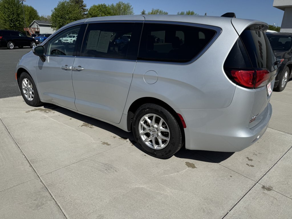 Used 2023 Chrysler Voyager LX FWD image 6