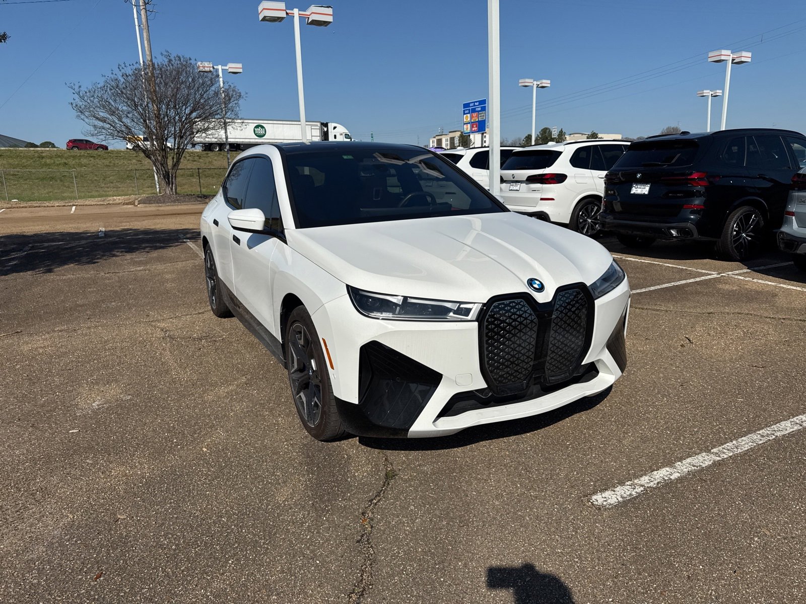 Used 2023 BMW iX xDrive50 w/ Premium Package image 3