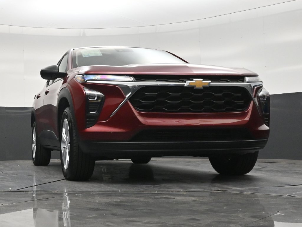 Used 2025 Chevrolet Trax LS FWD image 26