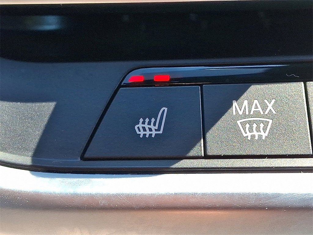 Used 2020 BMW X6 xDrive40i w/ Executive Package image 28