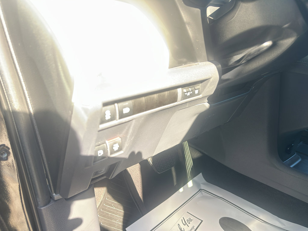 Used 2024 Toyota Sienna XLE FWD image 17