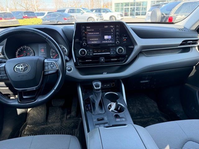 Used 2021 Toyota Highlander LE AWD/4WD image 17