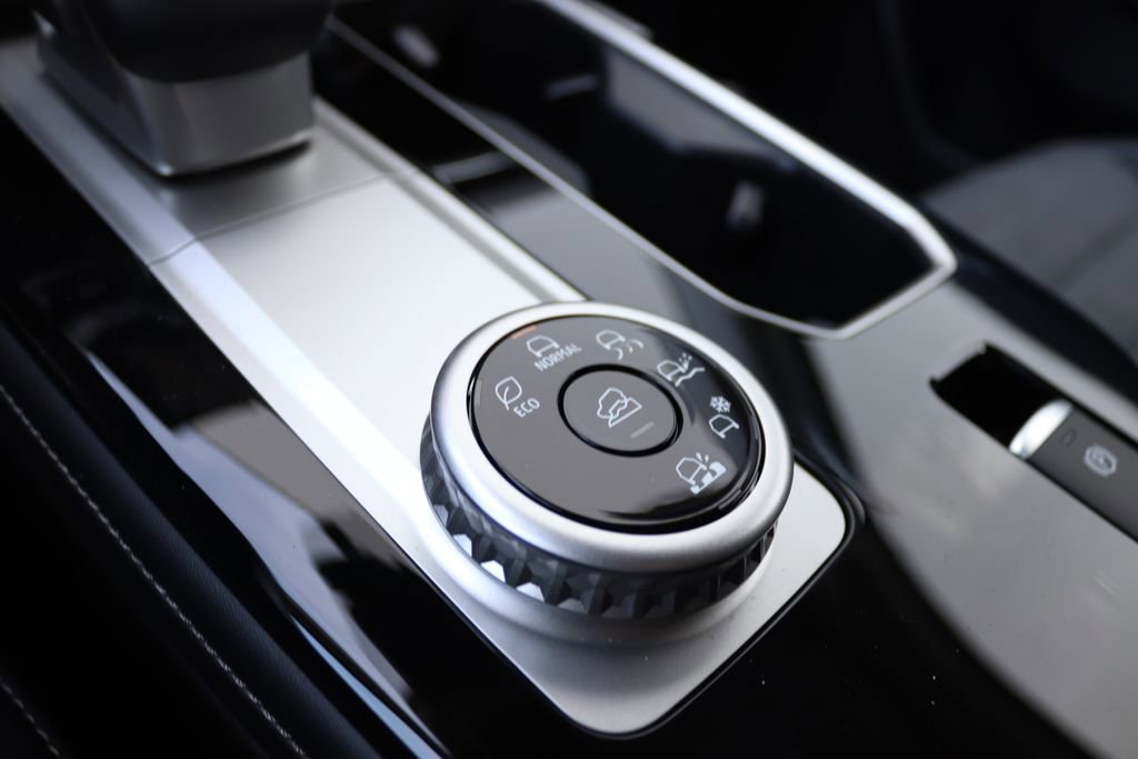 New 2026 Mitsubishi Outlander SE image 14