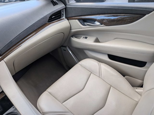 Certified 2018 Cadillac Escalade ESV Luxury RWD image 16