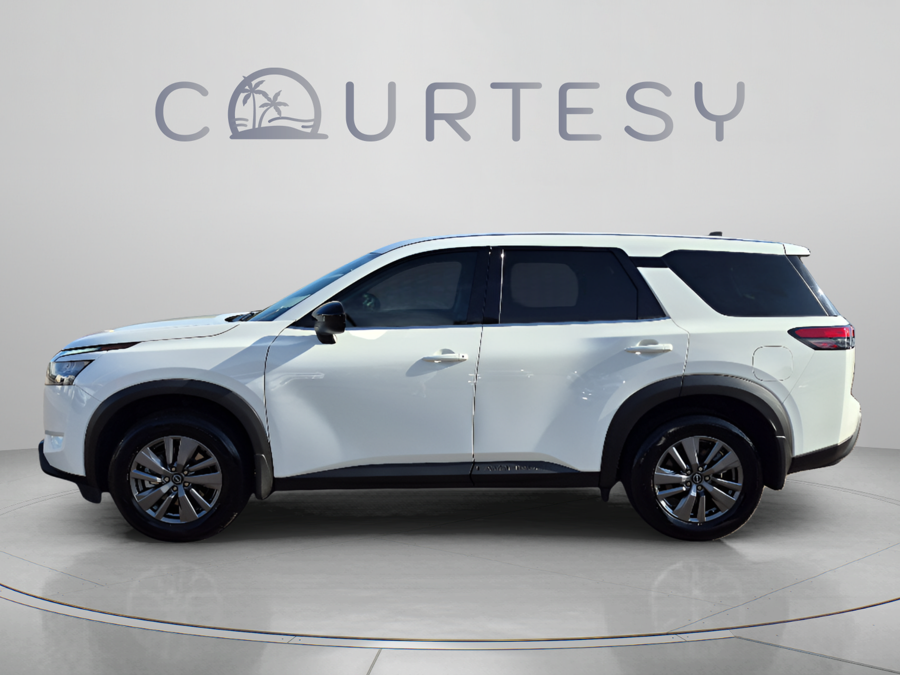 Certified 2025 Nissan Pathfinder S FWD image 2