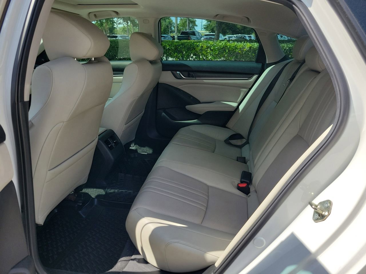 Used 2018 Honda Accord Touring image 10