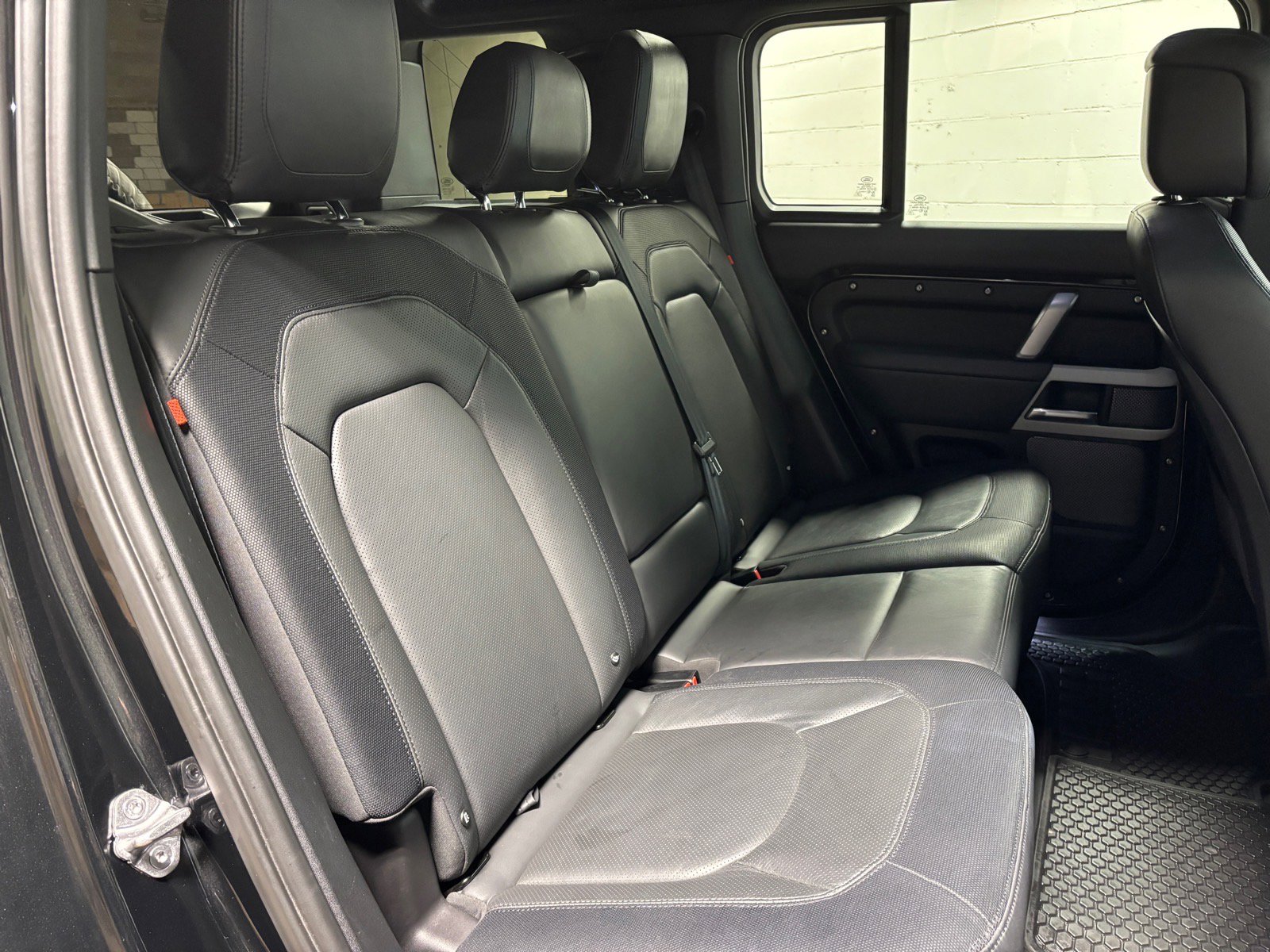 Used 2023 Land Rover Defender 110 X-Dynamic SE image 38