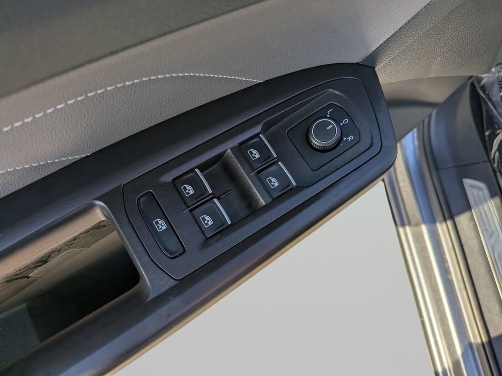 Certified 2023 Volkswagen Atlas Cross Sport SE w/ Panoramic Sunroof Package FWD image 18