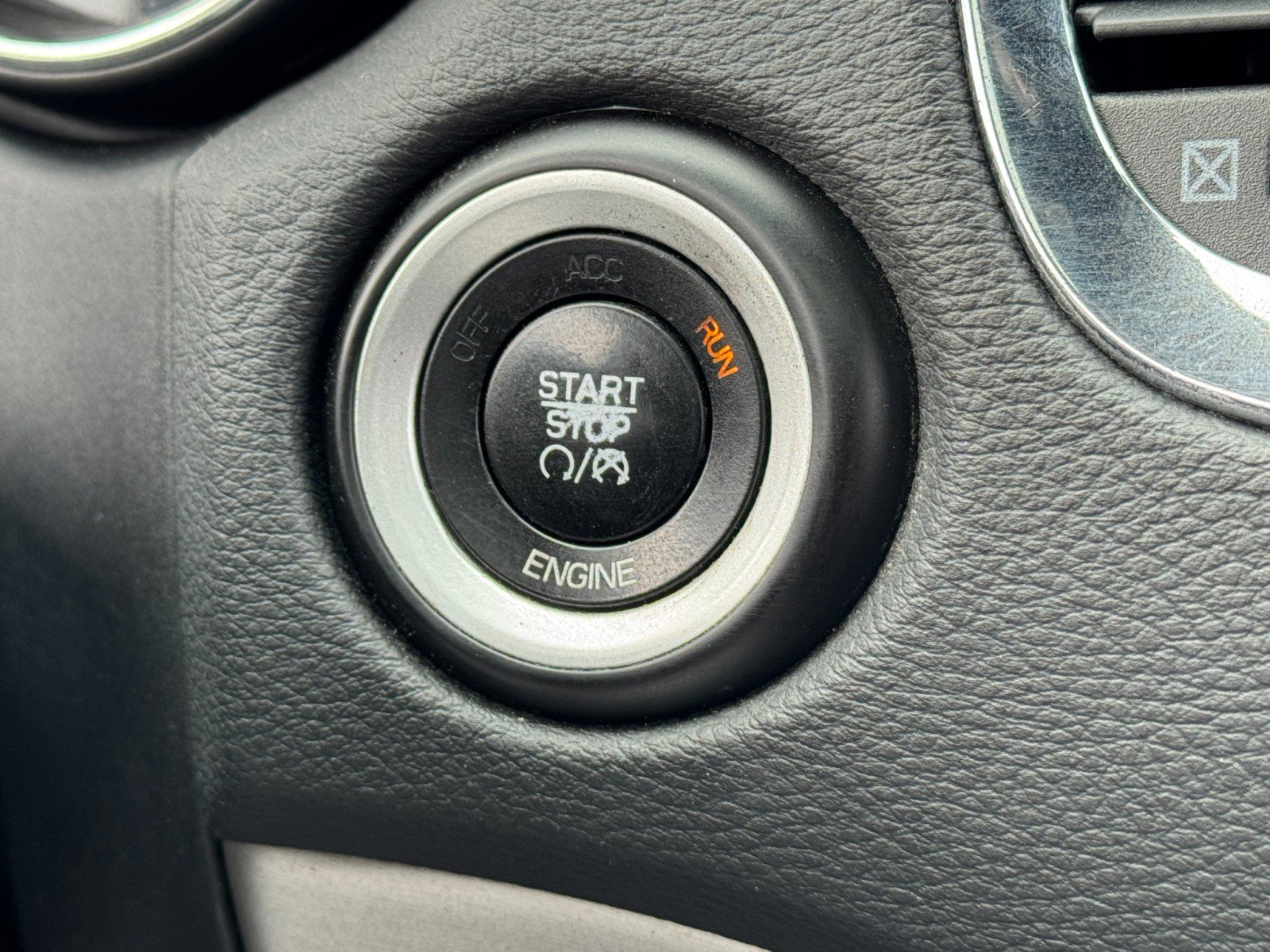 Used 2016 Dodge Durango R/T w/ Blacktop Package image 25