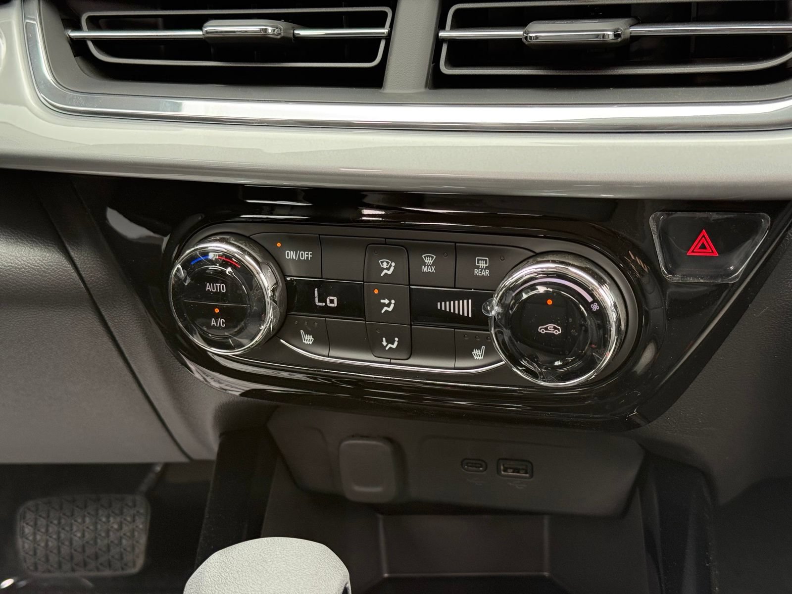 New 2026 Chevrolet Trax LT w/ Midnight Edition FWD image 21
