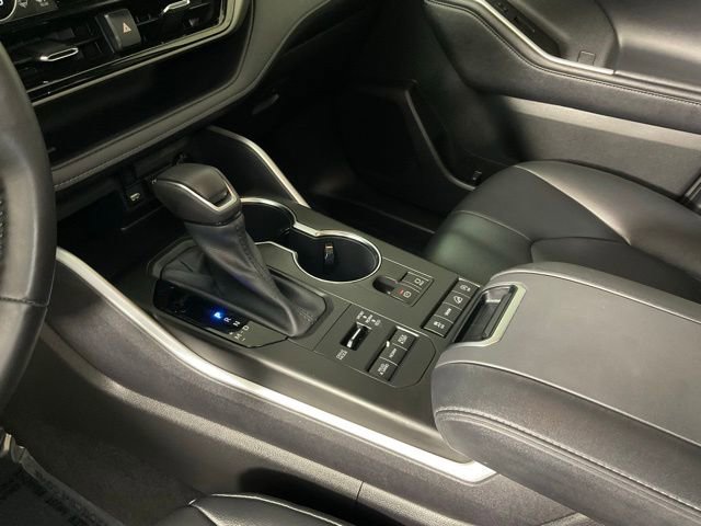 Used 2020 Toyota Highlander XLE image 20