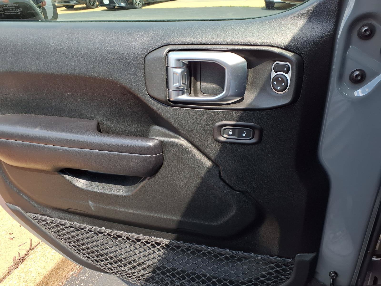 Used 2018 Jeep Wrangler Unlimited Rubicon AWD/4WD image 17