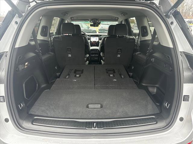 Used 2024 Jeep Grand Cherokee L Limited w/ Luxury Tech Group II image 24