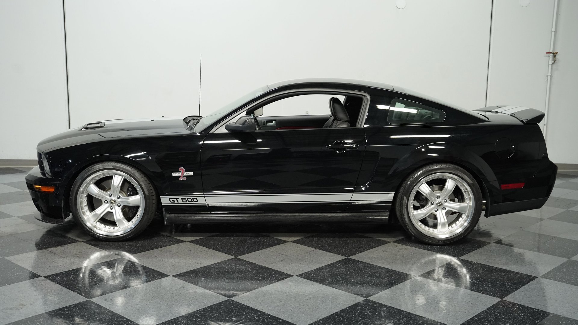 Used 2007 Ford Mustang Shelby GT500 RWD image 2