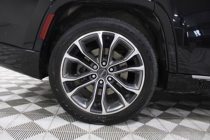 Used 2022 Jeep Grand Wagoneer Series III image 39