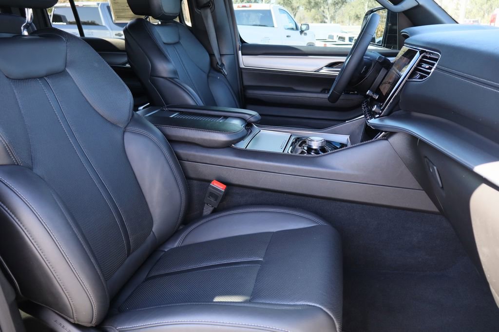 Used 2023 Jeep Wagoneer Series II image 32