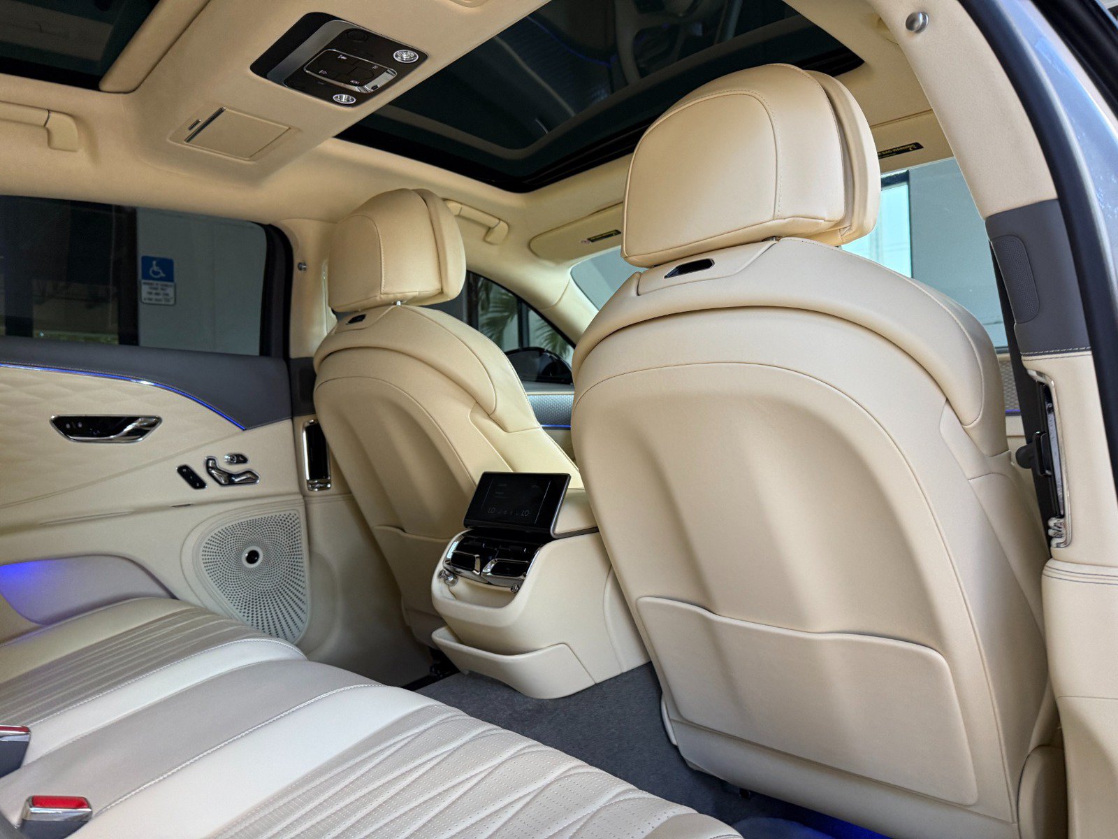 Used 2023 Bentley Flying Spur V8 AWD/4WD image 36