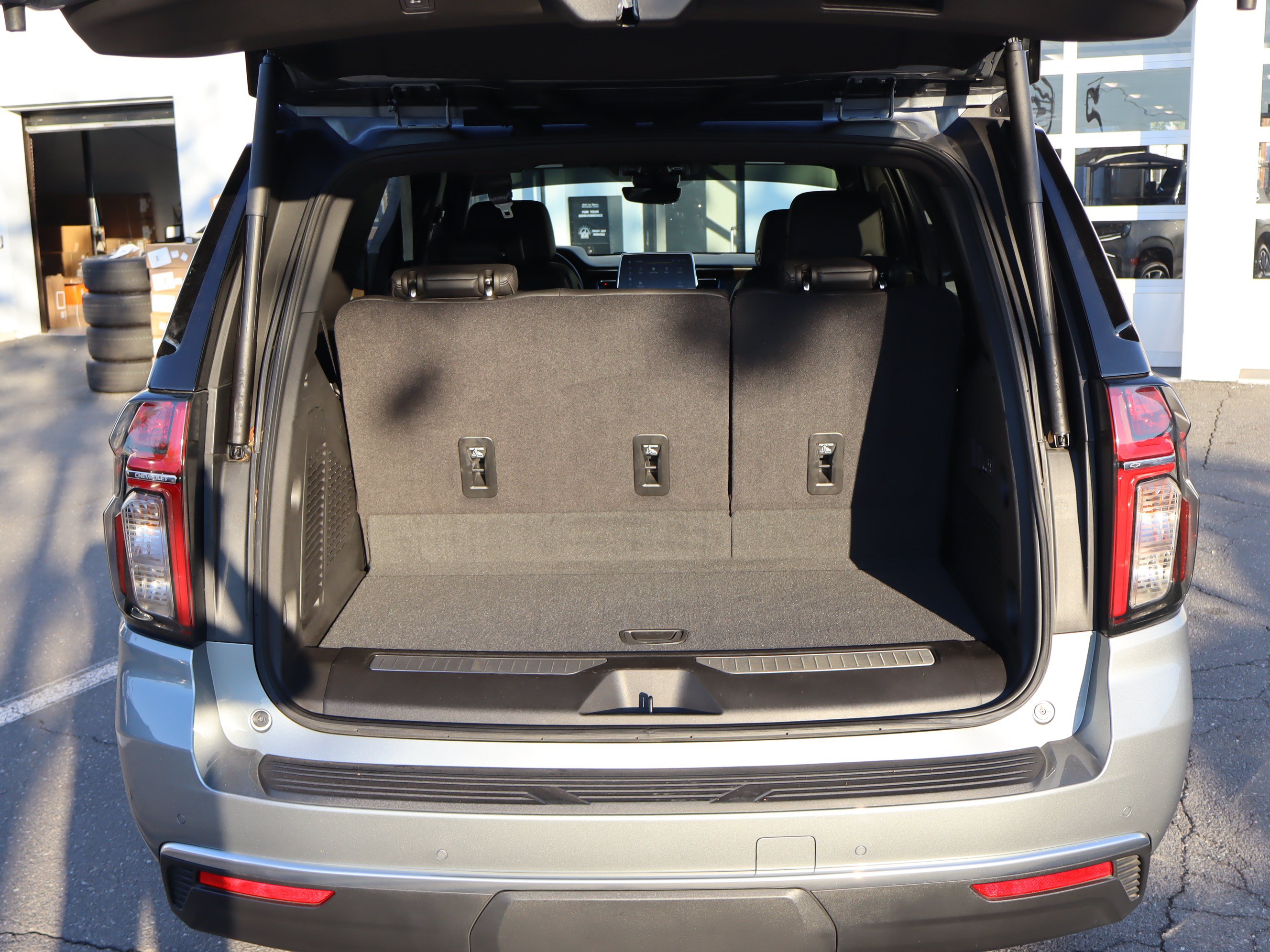 Used 2024 Chevrolet Tahoe High Country RWD image 34