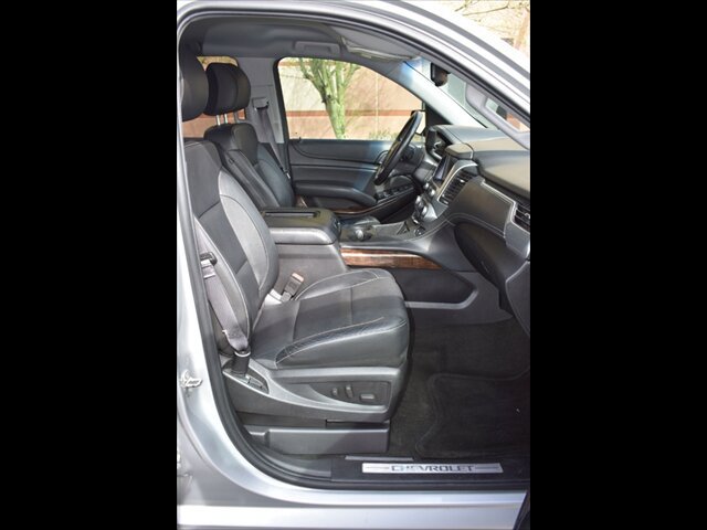 Used 2016 Chevrolet Suburban LT w/ Luxury Package RWD image 33