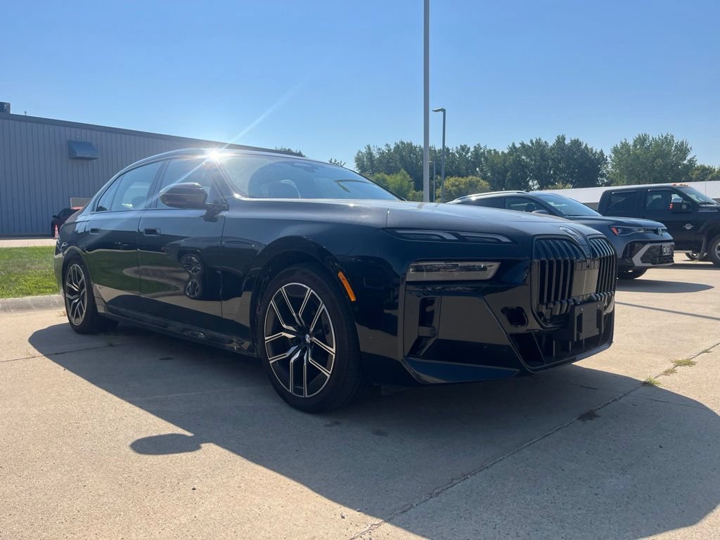 Used 2026 BMW 740i xDrive AWD/4WD video 1