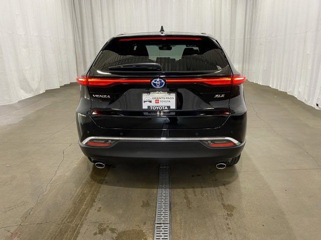 Certified 2024 Toyota Venza XLE image 5