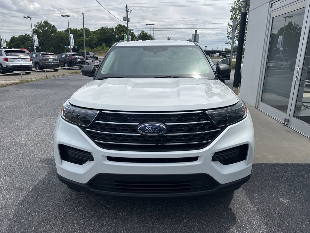Used 2023 Ford Explorer XLT image 2