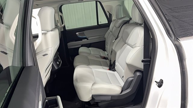 Used 2025 Ford Expedition Max Platinum image 23