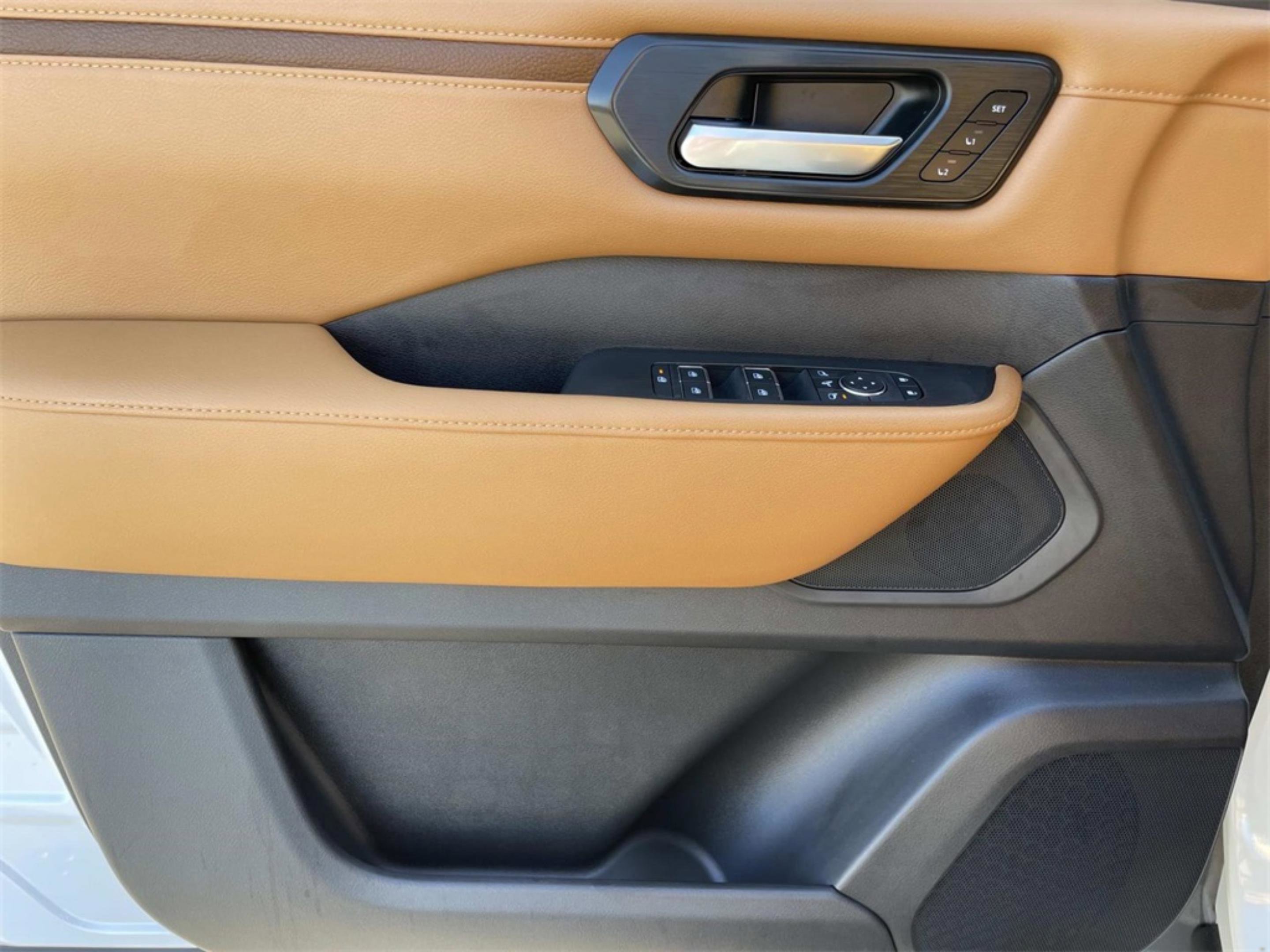 New 2026 Nissan Armada SL w/ Captain's Chari Seat Package image 15