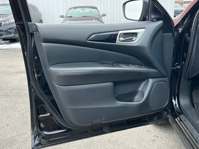 Used 2019 Nissan Pathfinder SV image 17
