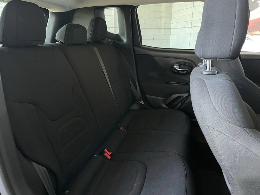 Used 2021 Jeep Renegade Latitude AWD/4WD image 17