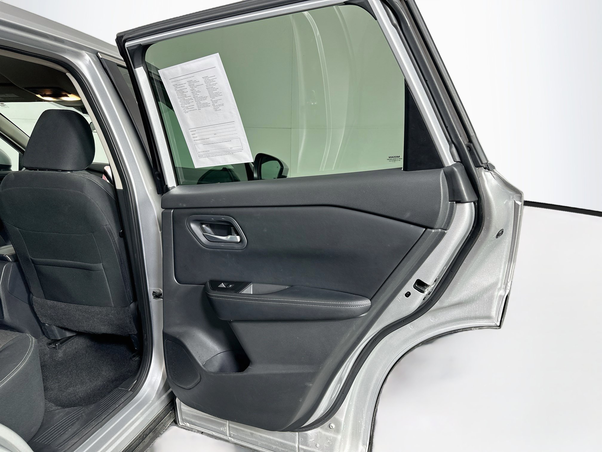Used 2025 Nissan Rogue SV FWD image 31