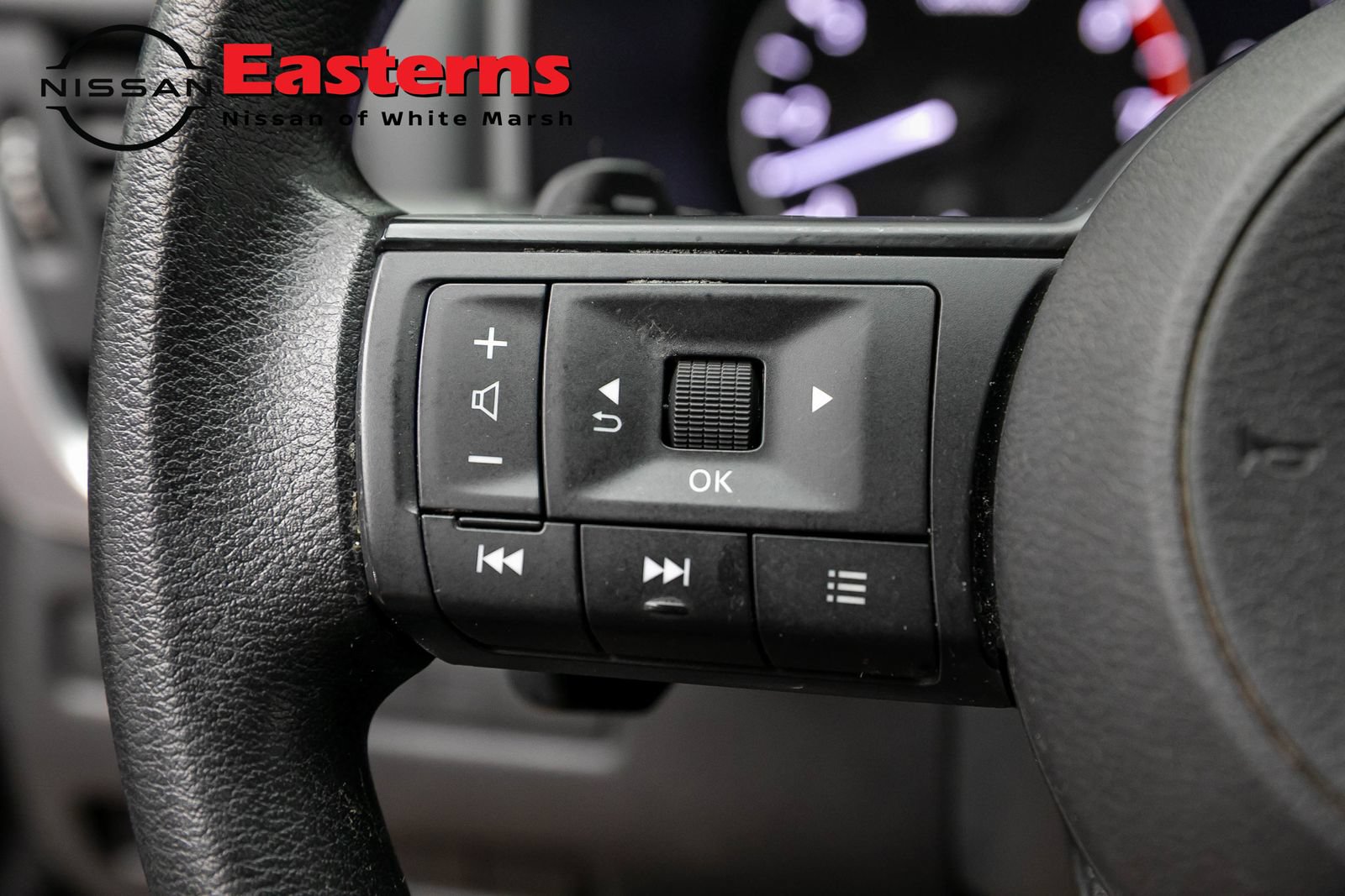 Used 2023 Nissan Rogue S AWD/4WD image 16