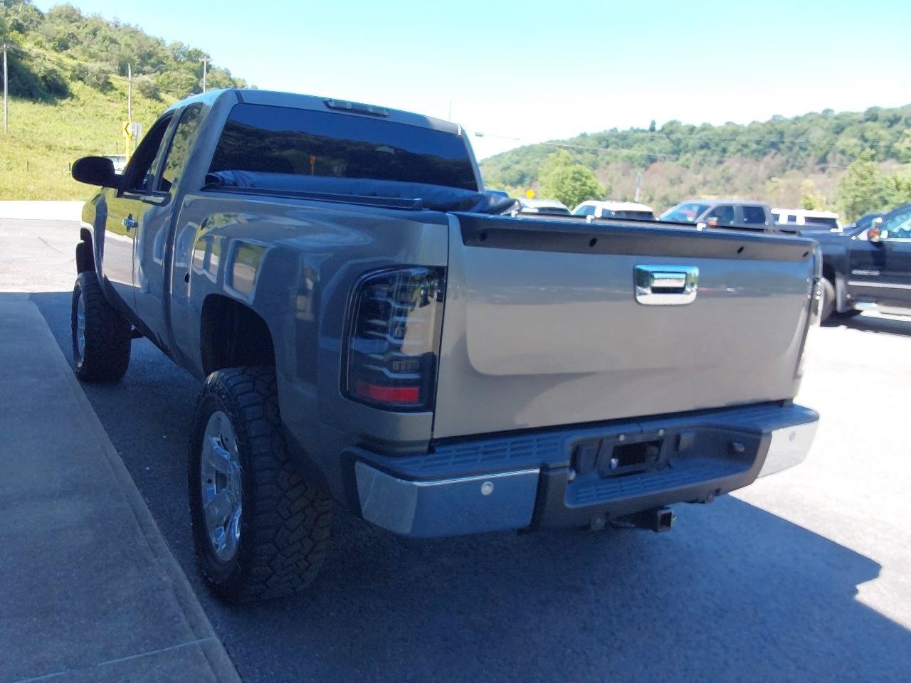 Used 2013 Chevrolet Silverado 1500 LT w/ All-Star Edition AWD/4WD image 9