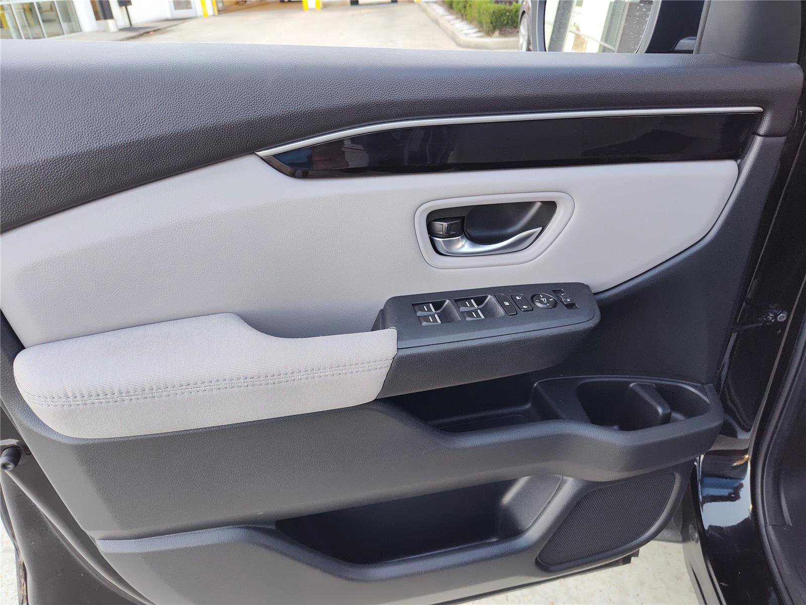 Used 2023 Honda Pilot LX image 13