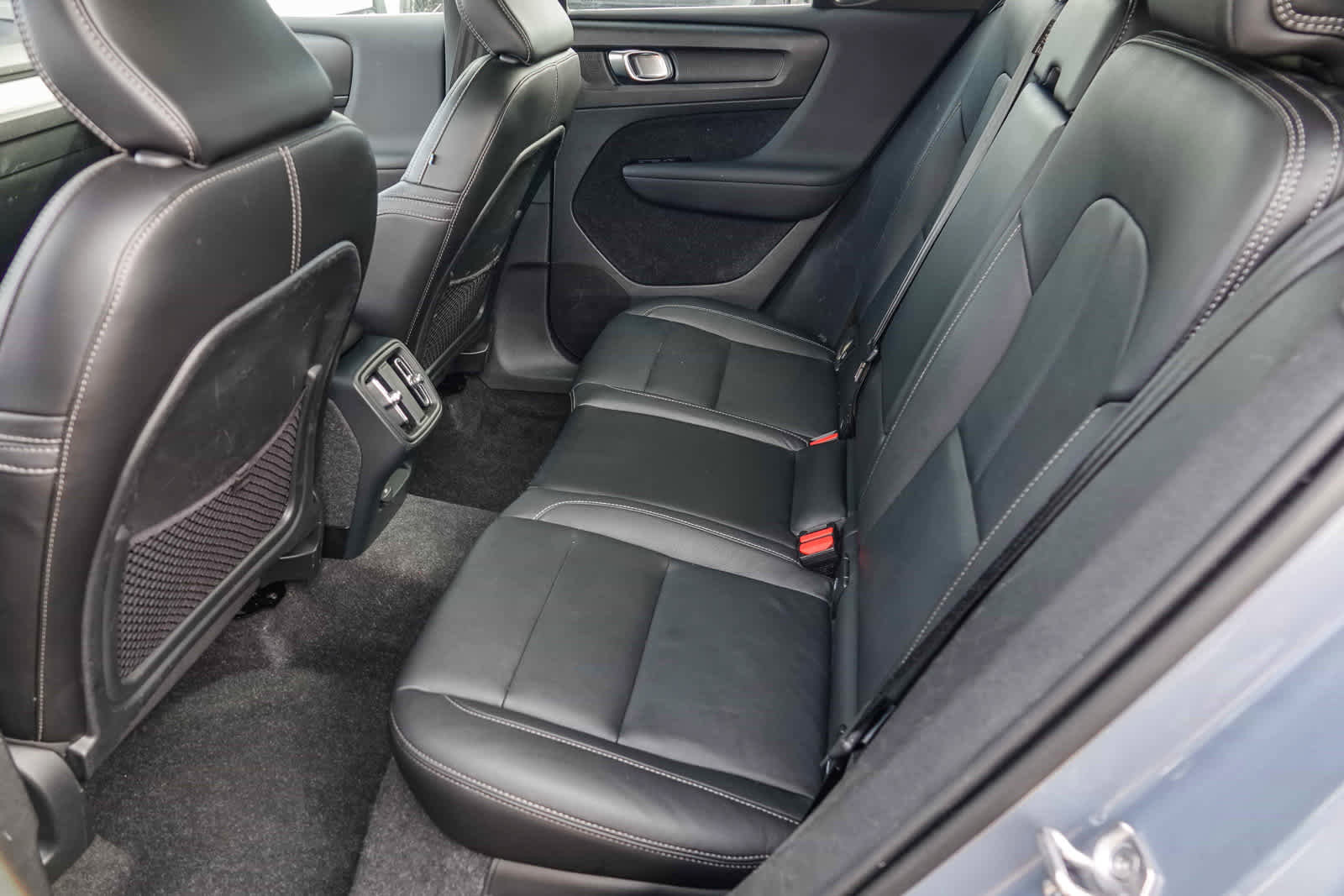 Used 2021 Volvo XC40 T4 Inscription image 33