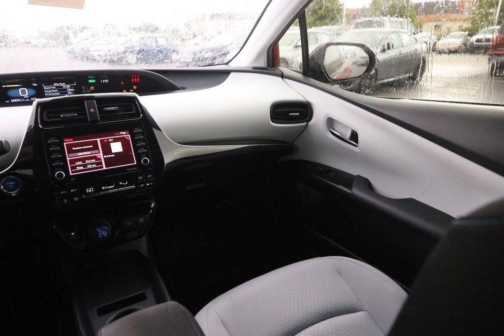 Used 2021 Toyota Prius LE FWD image 24