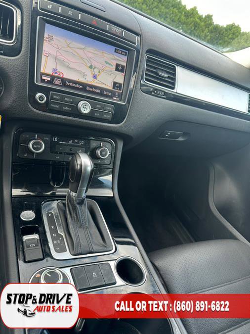 Used 2016 Volkswagen Touareg Sport AWD/4WD image 16
