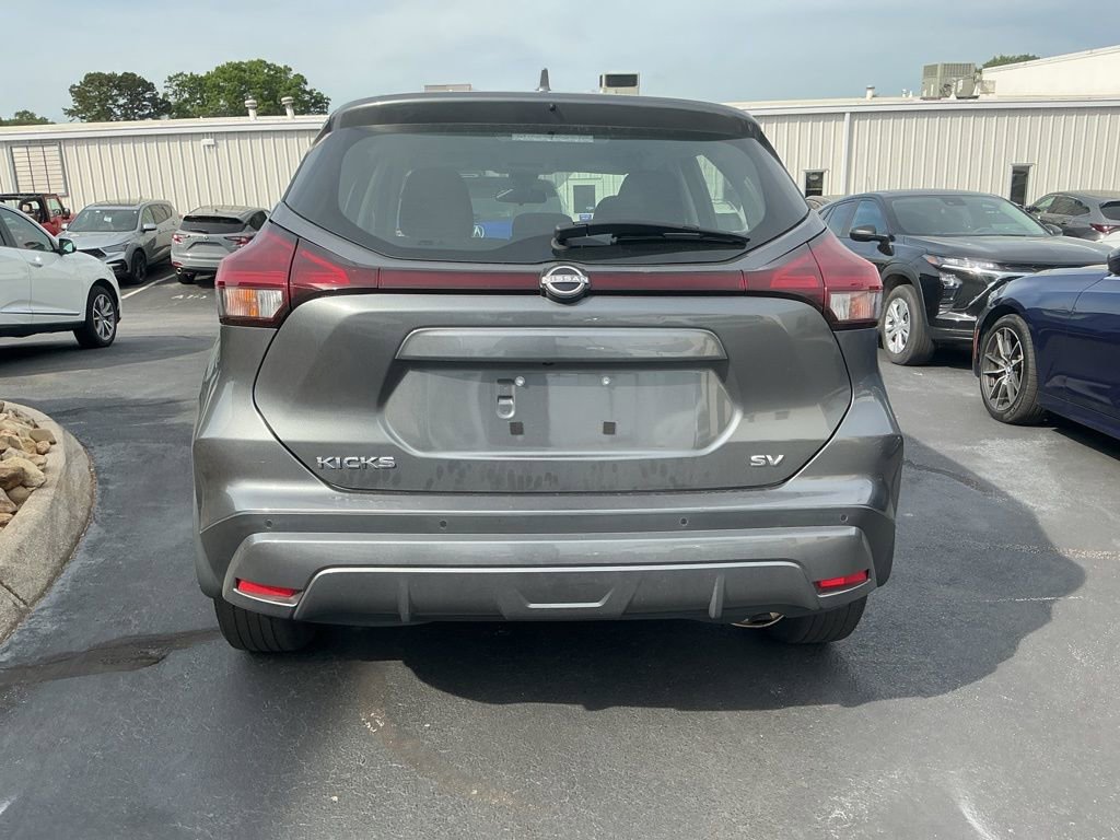 Used 2022 Nissan Kicks SV image 4