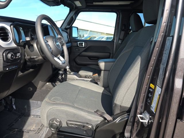 Used 2025 Jeep Wrangler Unlimited Sahara w/ Safety Group image 16