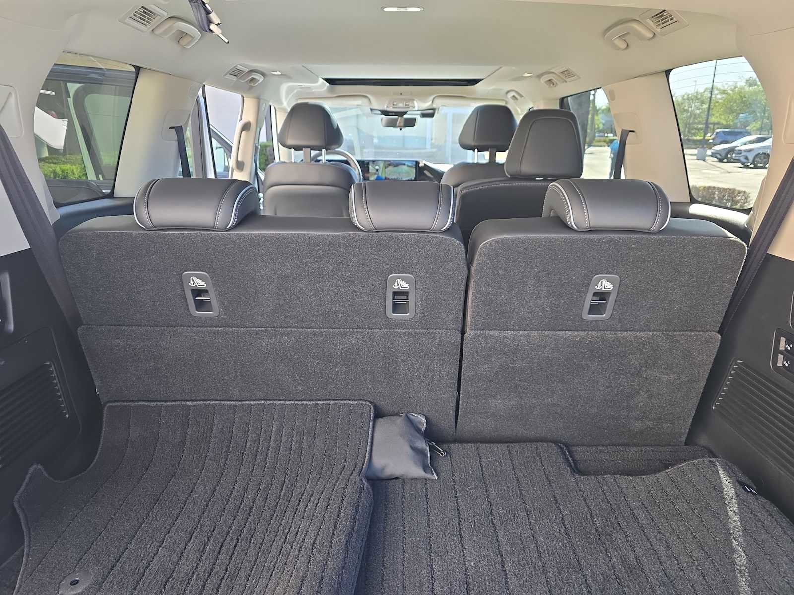 Certified 2025 INFINITI QX80 Sensory image 24