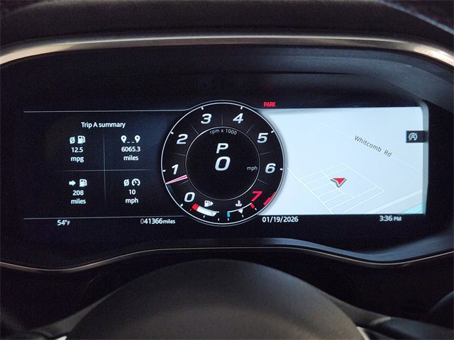 Used 2022 Jaguar F-PACE SVR image 16