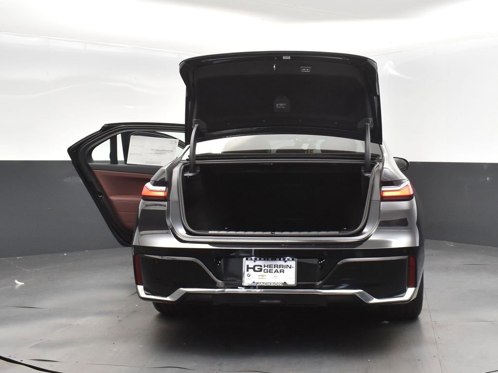 New 2026 BMW 740i xDrive w/ Executive Package image 34