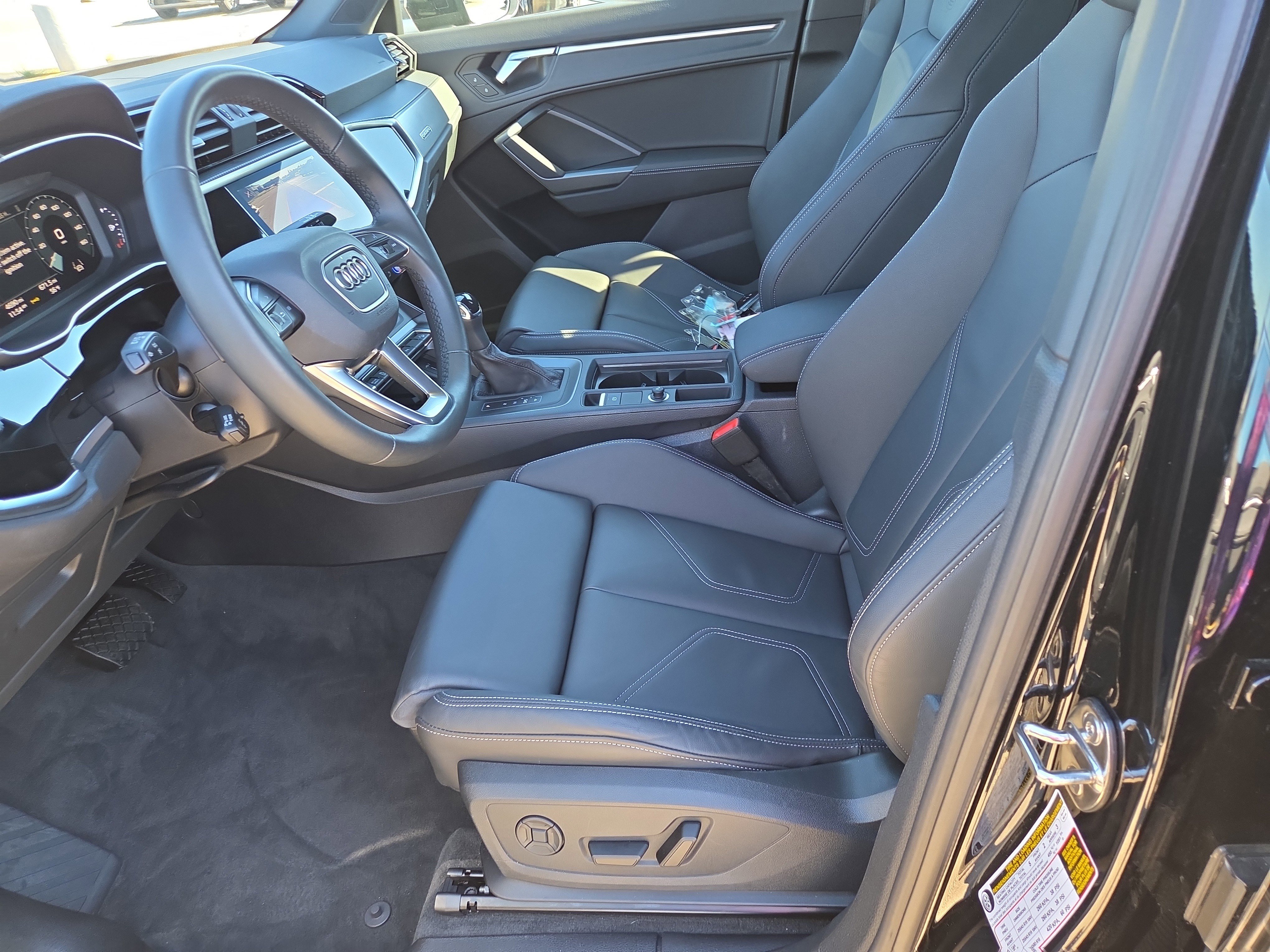 Certified 2025 Audi Q3 2.0T Premium w/ Convenience Package image 5