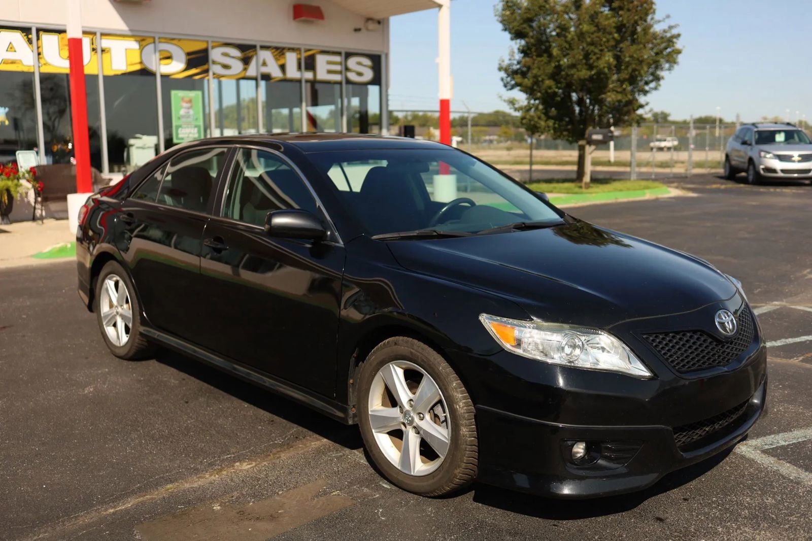 Used 2011 Toyota Camry SE image 3