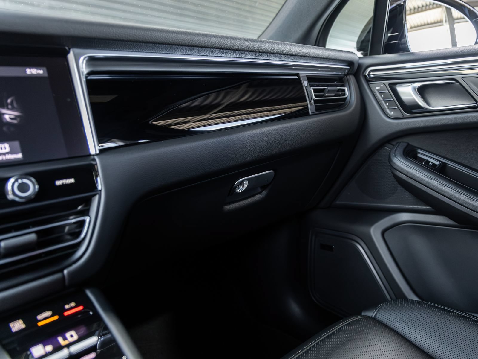 New 2026 Porsche Macan S AWD/4WD image 27