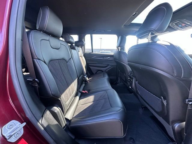 Used 2025 Jeep Grand Cherokee Altitude image 33