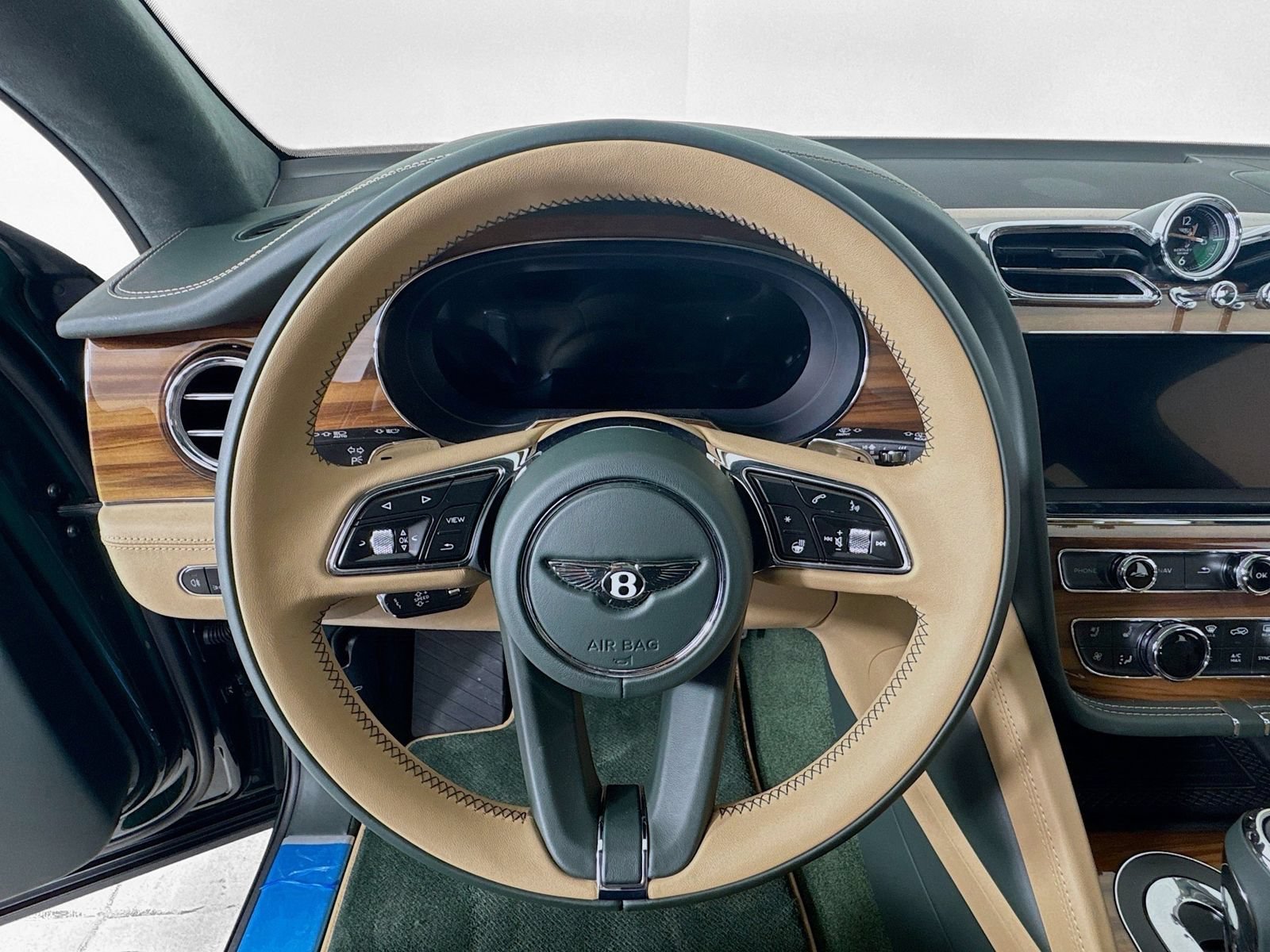 Certified 2025 Bentley Bentayga AWD/4WD image 12