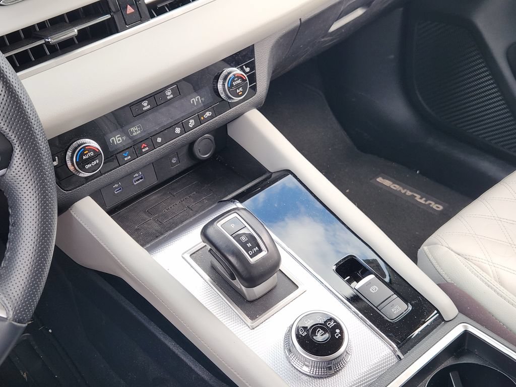 Used 2024 Mitsubishi Outlander SEL FWD image 16