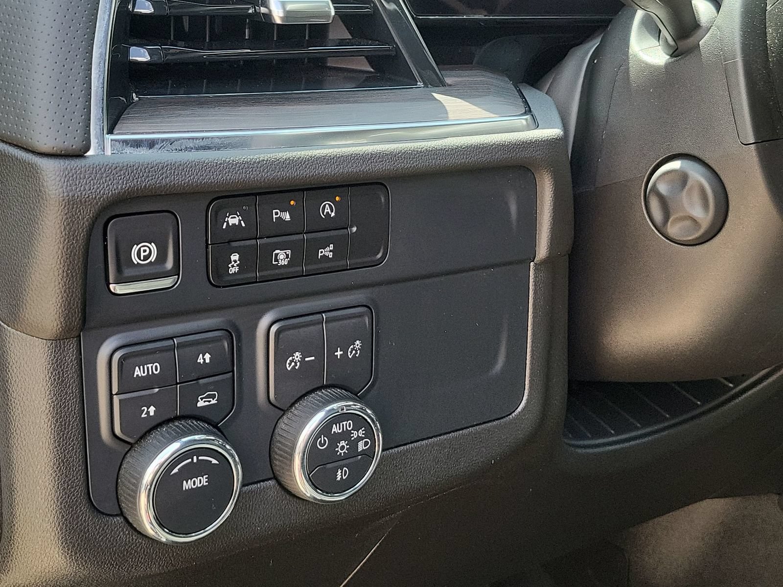 Certified 2025 Chevrolet Suburban Premier AWD/4WD image 17